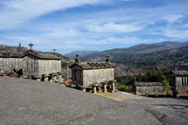 In Noord-Portugal vind je nog espigueiros, de markante stenen opslagplaatsen voor granen