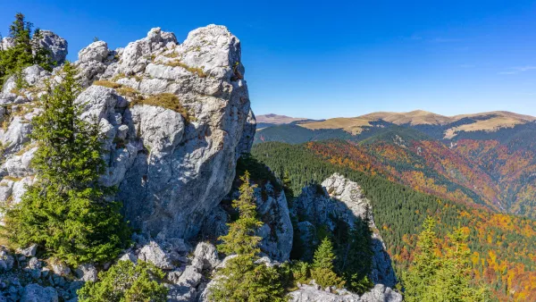 Uitzicht over de bergen in Roemenië