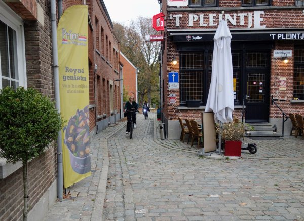 Fietsen door Fort Lillo