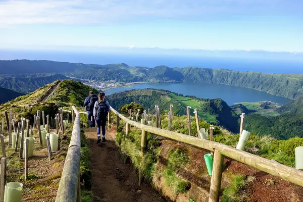 Zicht op Caldeira das Sete Cidades, een ingestorte vulkaankrater
