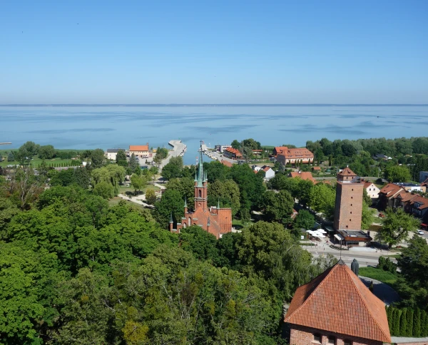 Panorama vanaf de Copernicustoren in Frombork in de Poolse regie Warmië